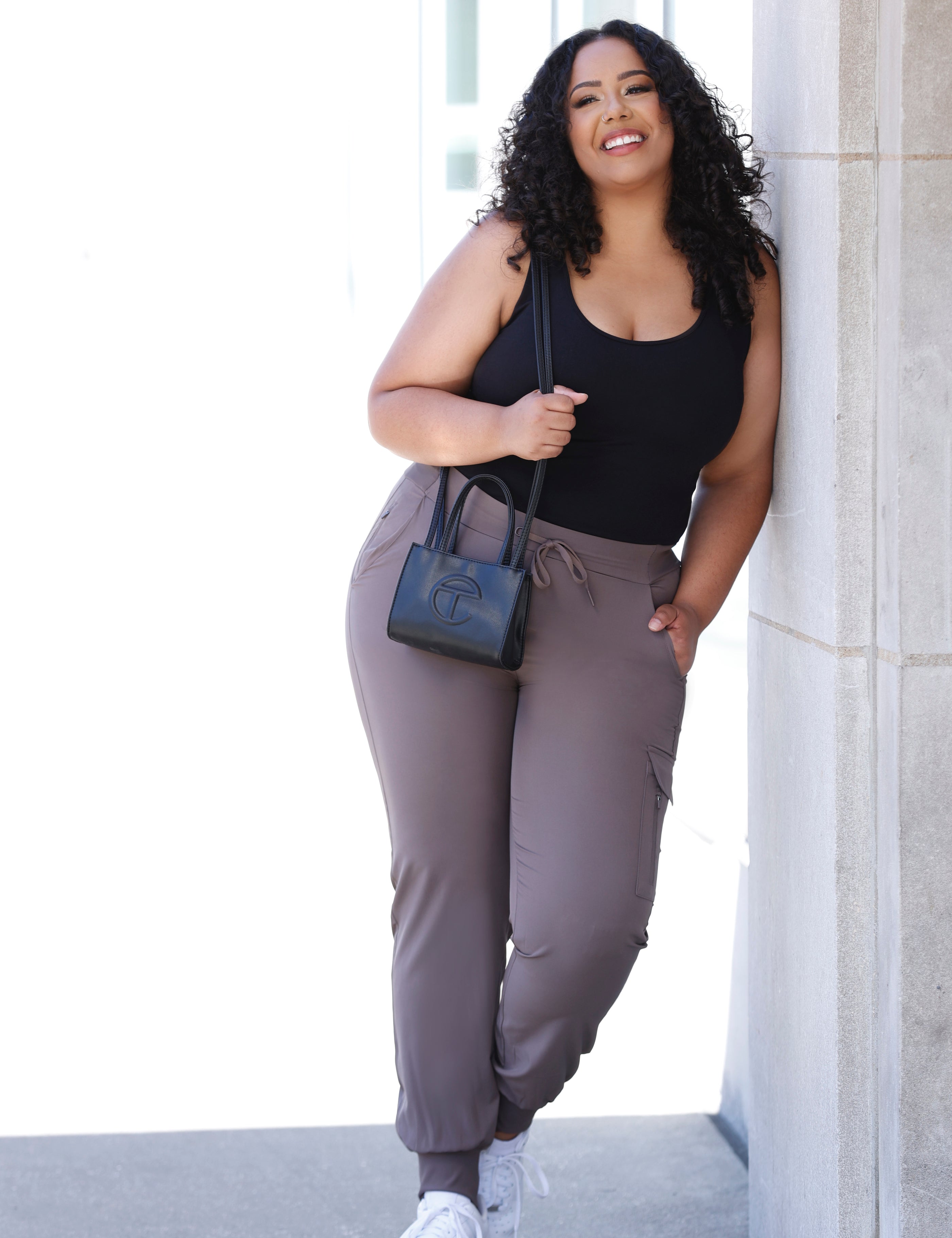 cargopantsoutsideshotwithpurse.jpg